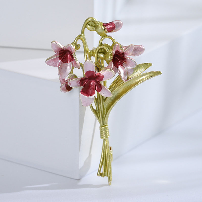 Suit Supply Wedding Party - Broche de flor roxa Blucome, broche