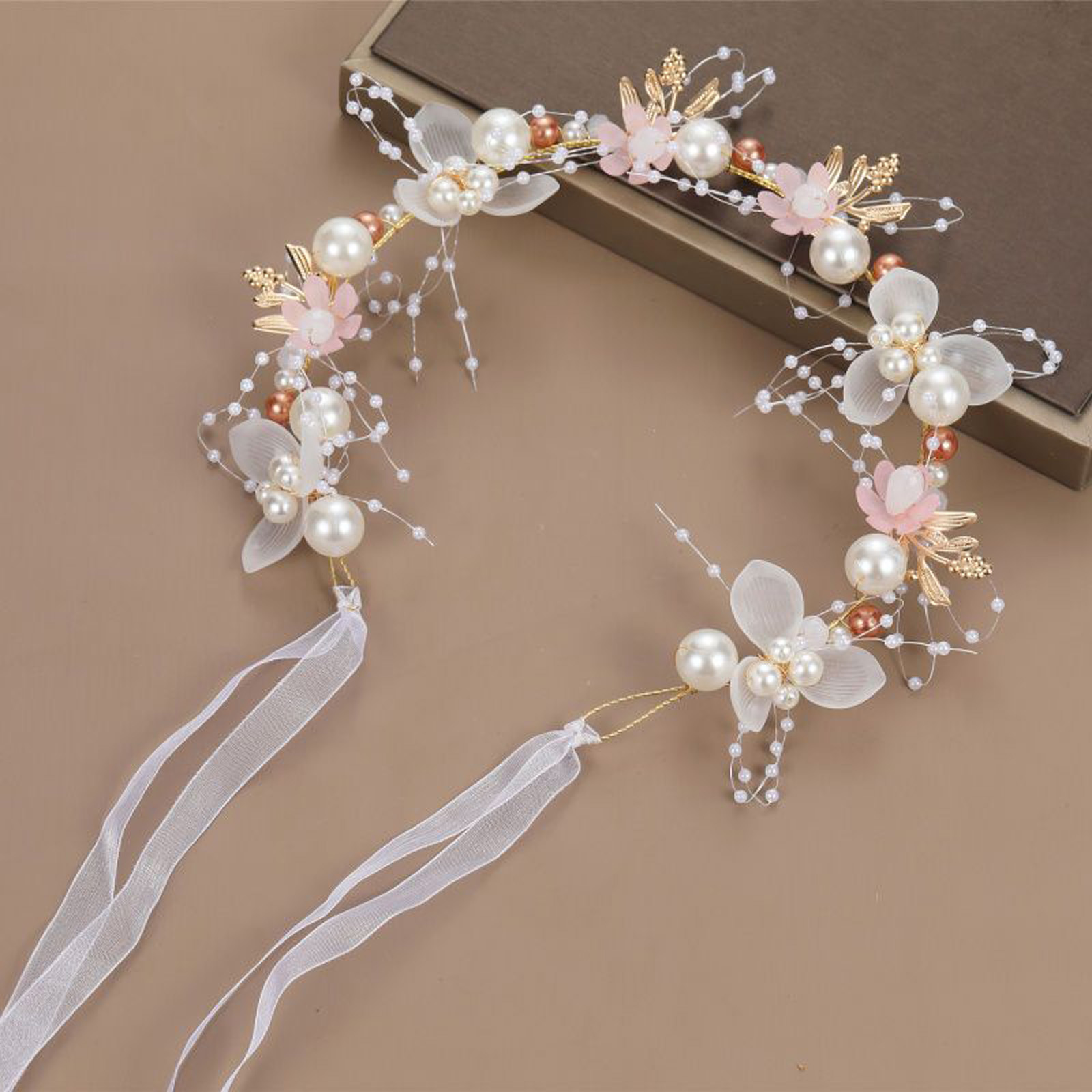 Tiara de pérolas e flores para - Wedding Arch Flower avaliação e preço